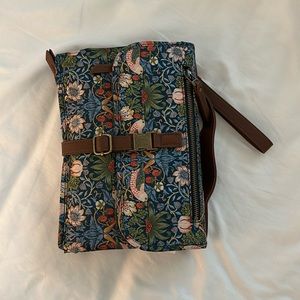 DockATot x Morris & Co Clutch Changer - Strawberry Thief